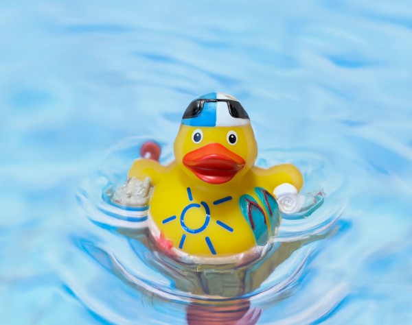 Grömitz Badeente im Strandoutfit